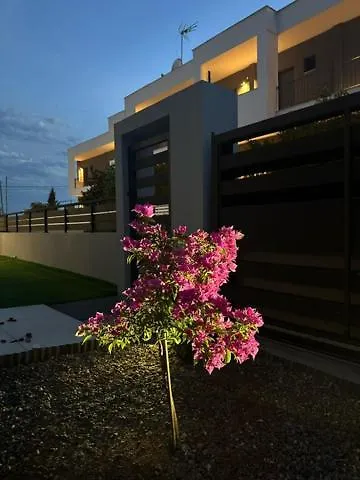 Willa Sunset Gerakini