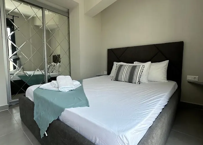 Willa Sunset Gerakini