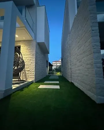 Sunset Villa *